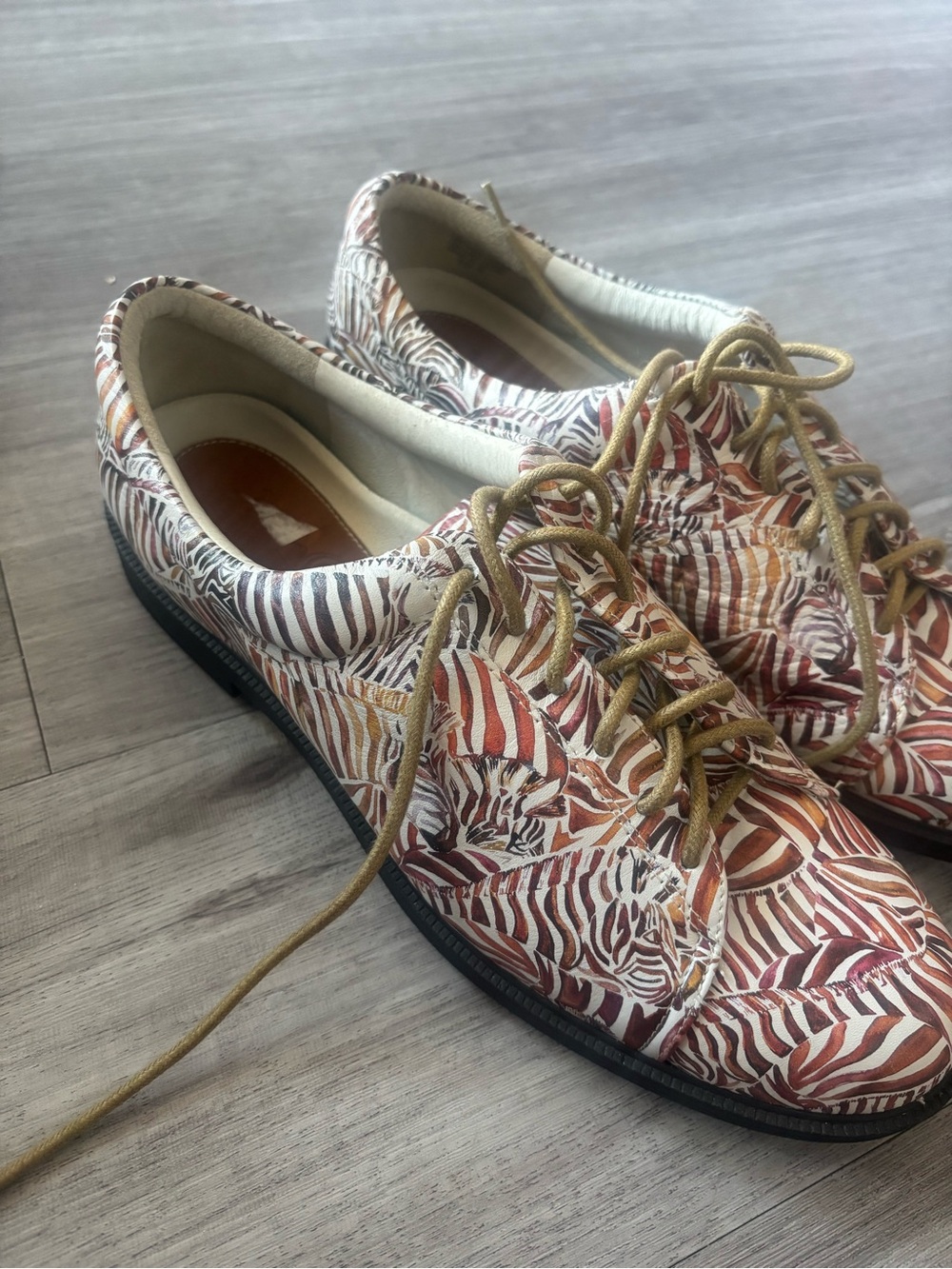 ICON Women's Multicolor Leaf-Print Lace-Up Oxfords - Picture 1 of 4
